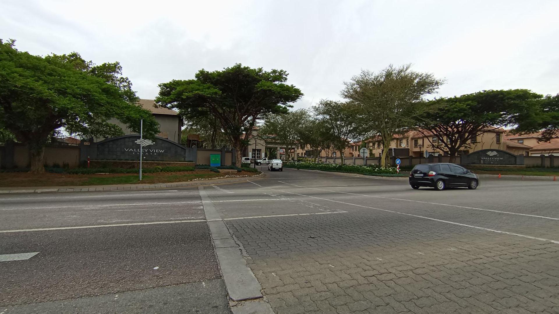 Front View of property in Valley View Estate