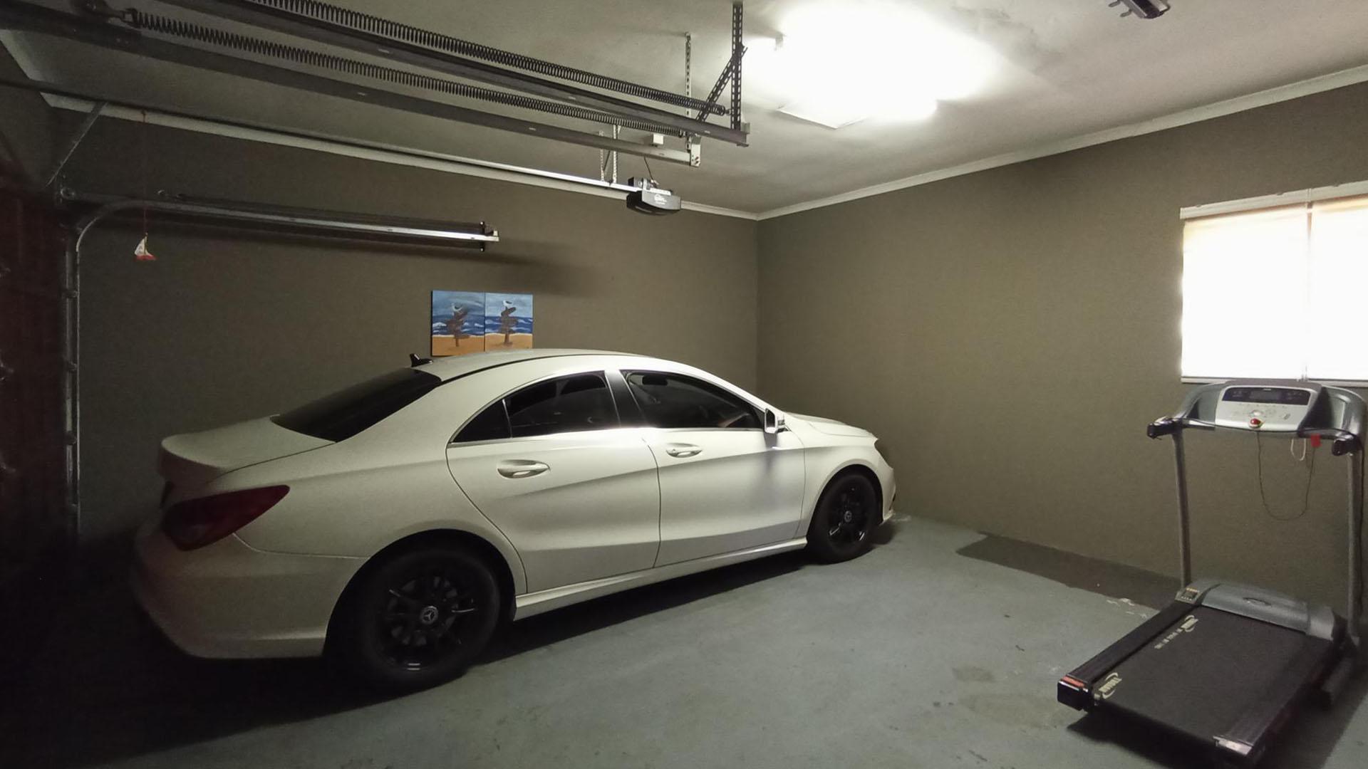 Garage - 44 square meters of property in Valley View Estate