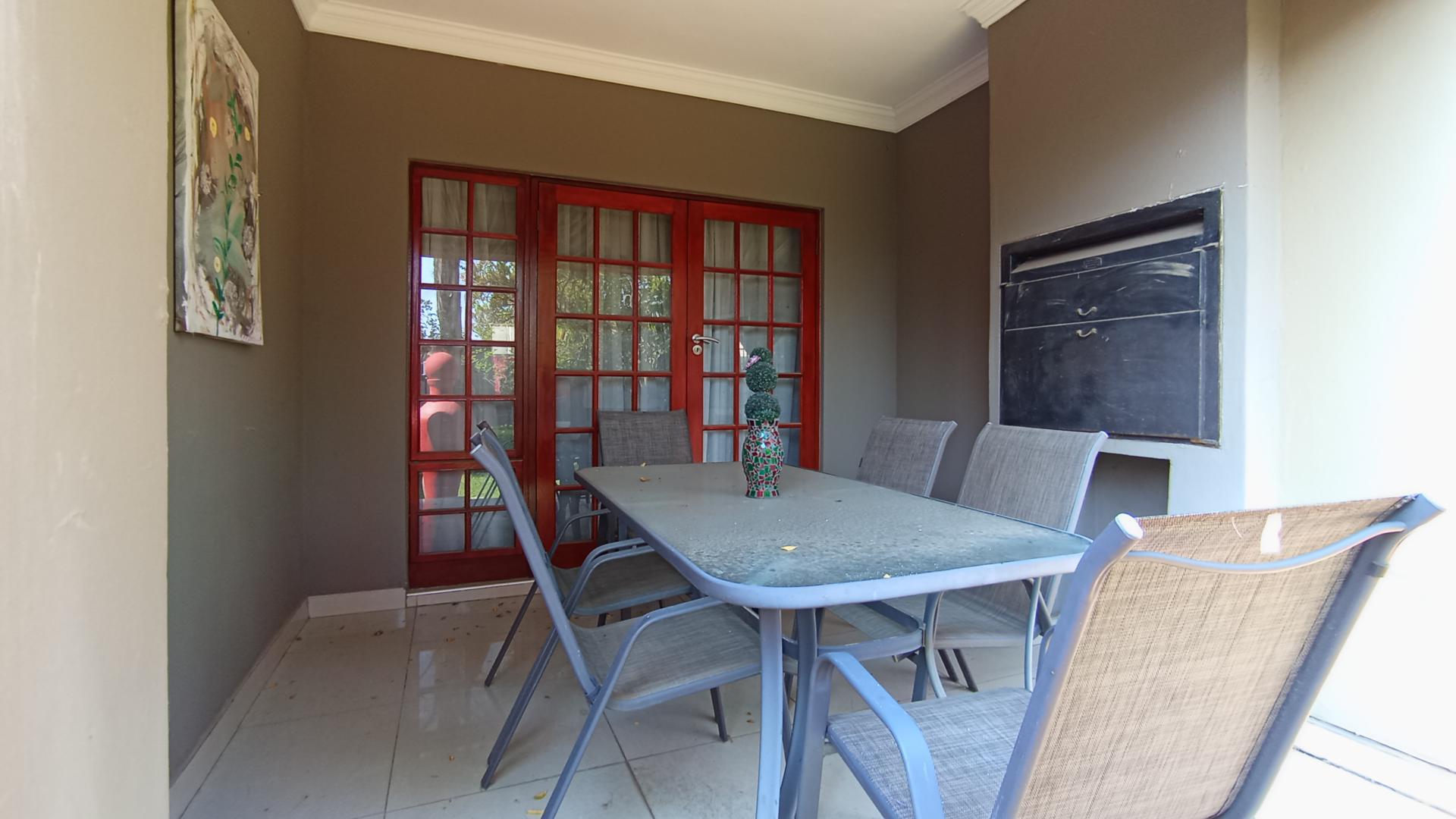 Patio - 12 square meters of property in Valley View Estate
