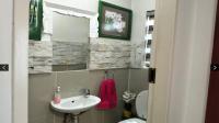 Bathroom 1 of property in Valley View Estate