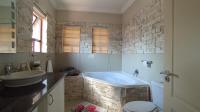 Main Bathroom - 8 square meters of property in Valley View Estate