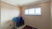 Bed Room 1 - 11 square meters of property in Caneside