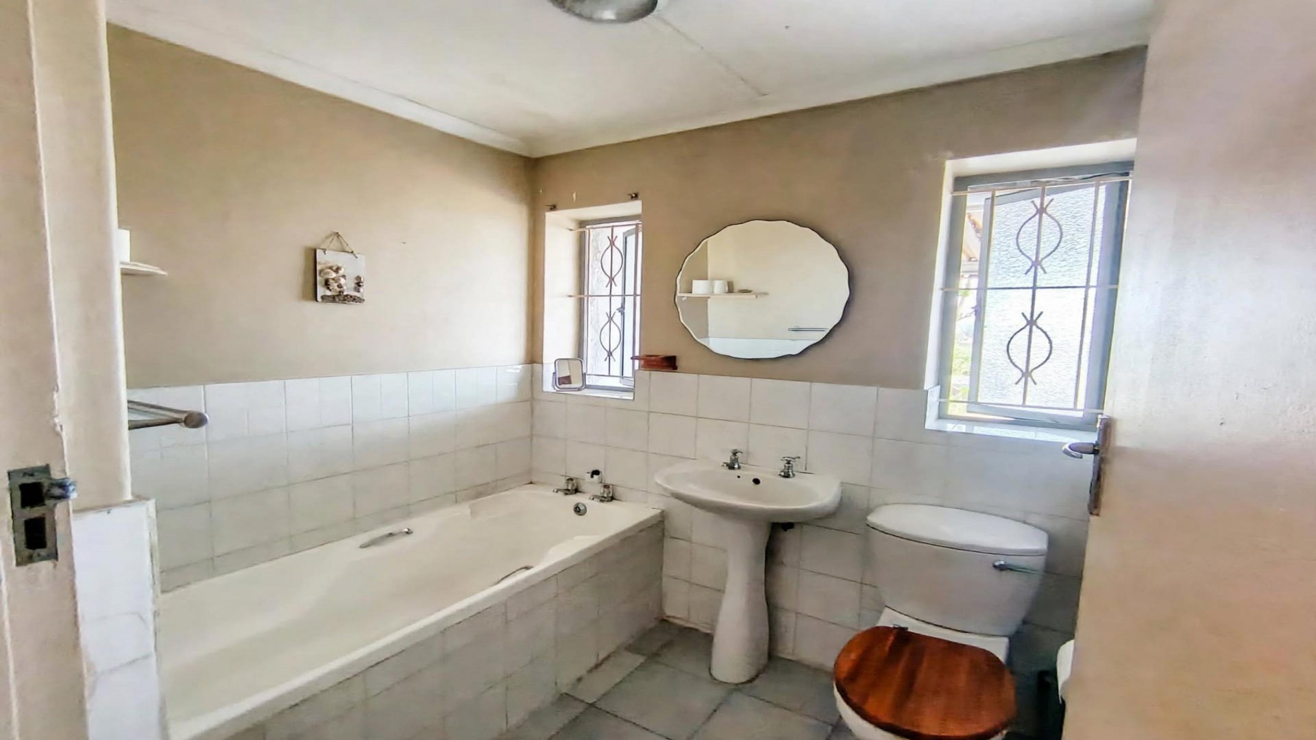 Bathroom 1 of property in Bellair - DBN