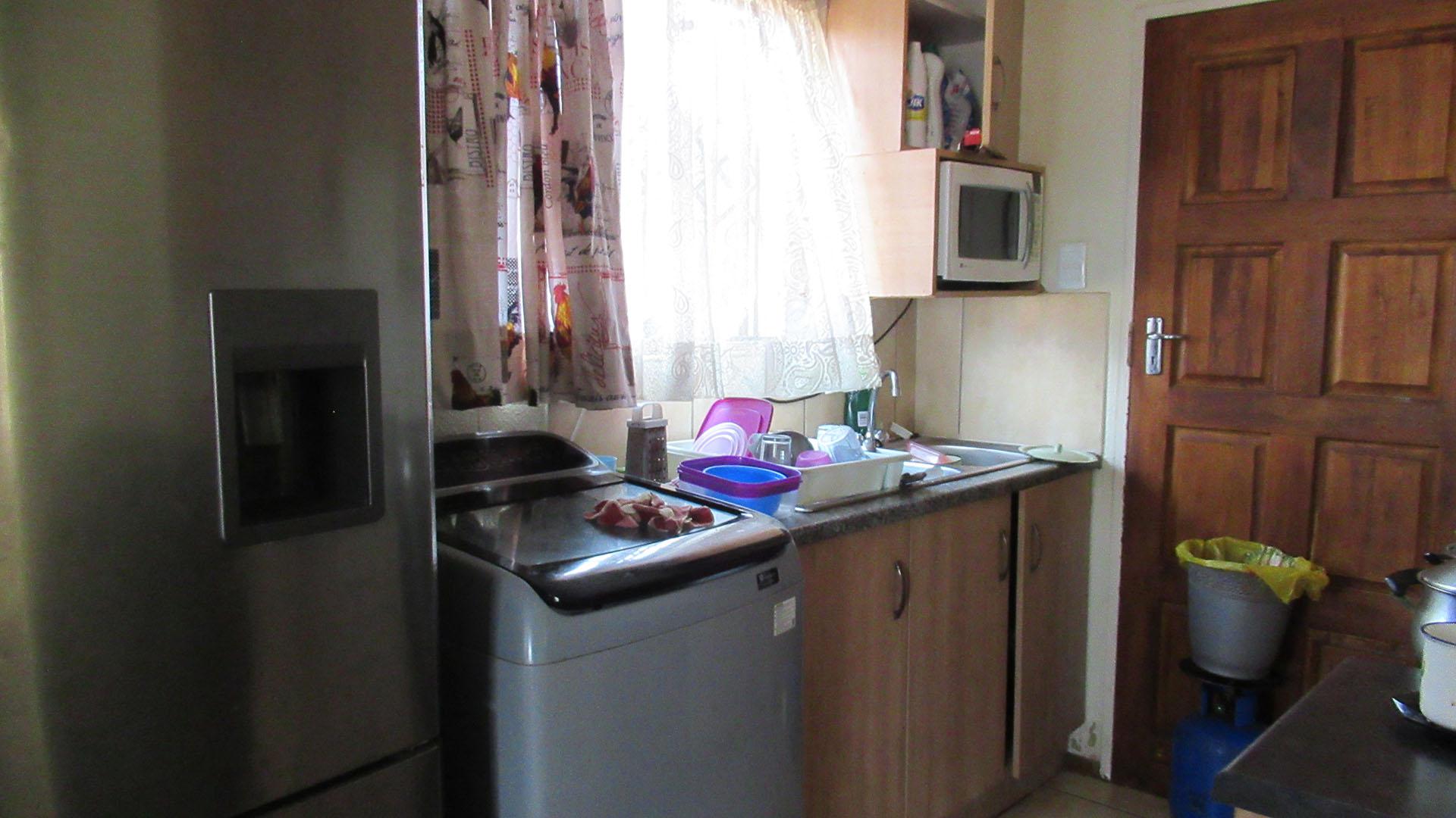 Kitchen - 5 square meters of property in Zandspruit