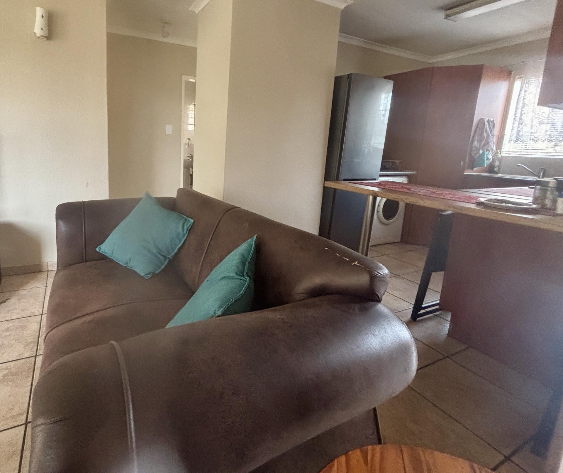 Lounges - 17 square meters of property in Sasolburg