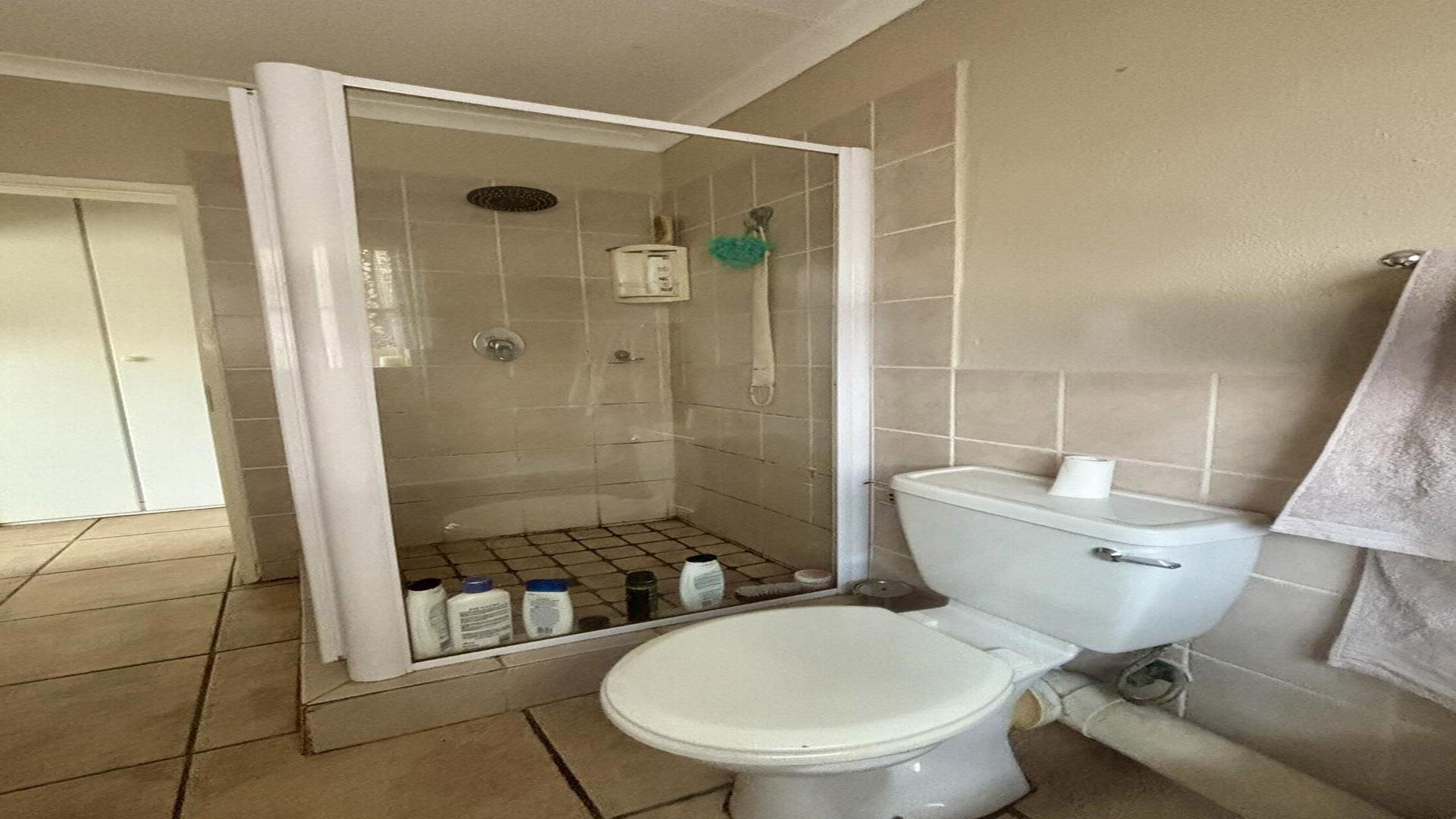 Bathroom 1 - 5 square meters of property in Sasolburg
