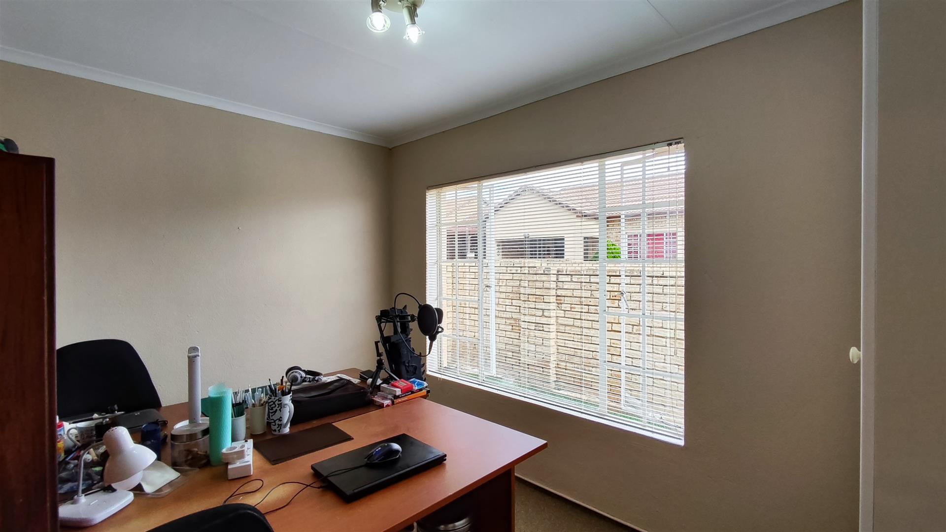 Bed Room 2 - 9 square meters of property in Sasolburg