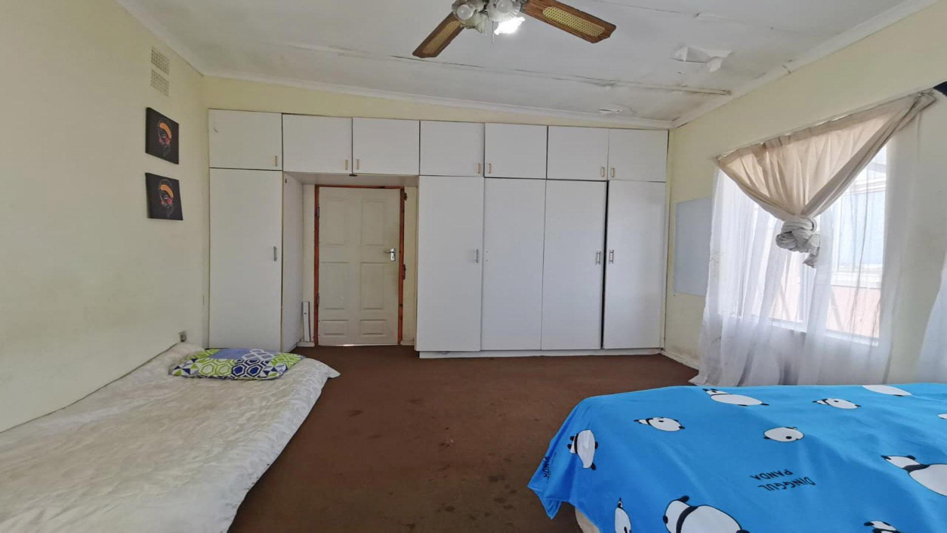 Bed Room 1 of property in Quigney