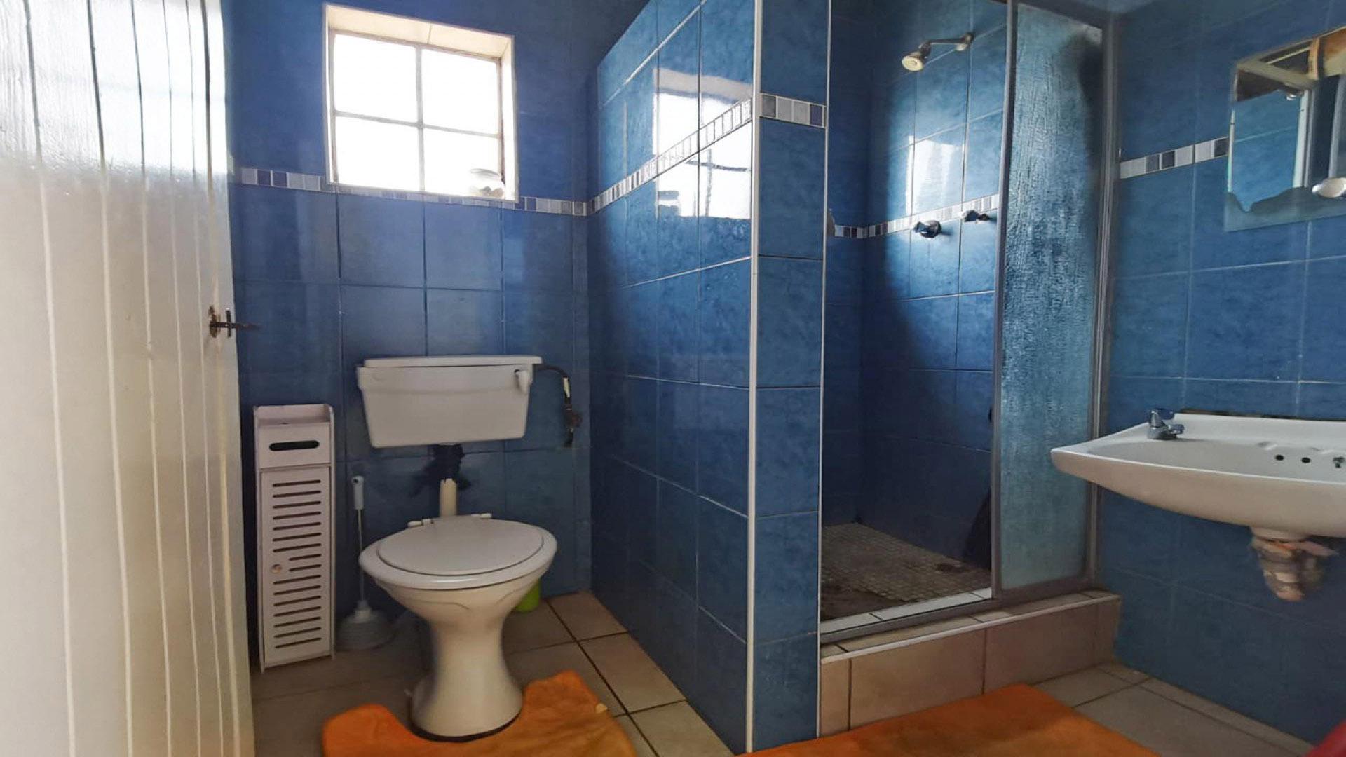 Bathroom 1 of property in Quigney