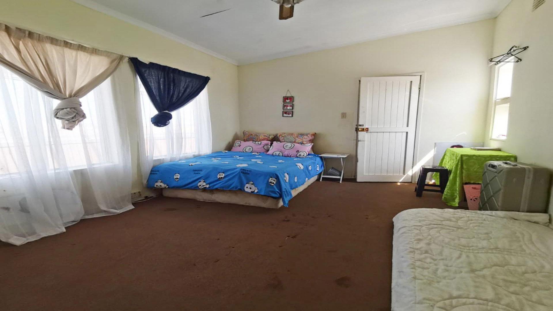 Bed Room 1 of property in Quigney