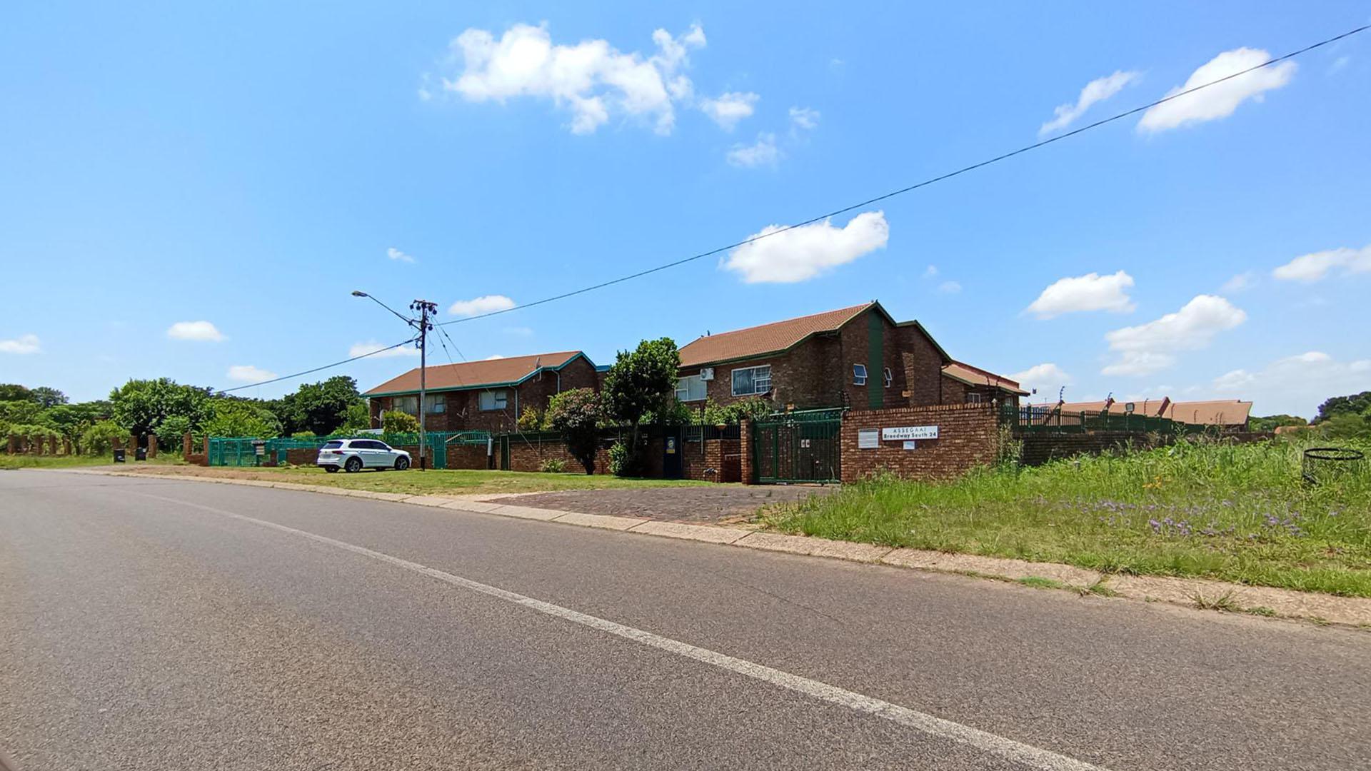 Front View of property in Valhalla