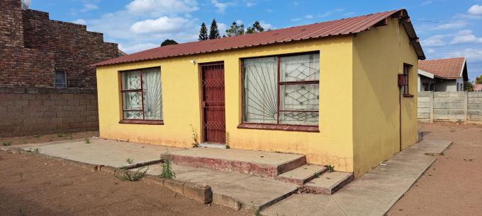 2 Bedroom House for Sale For Sale in Soshanguve - MR653098
