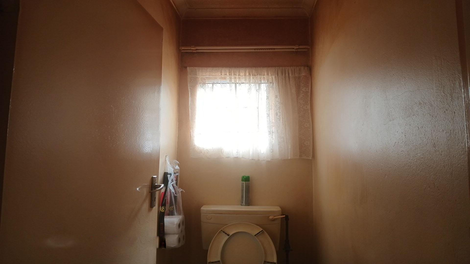 Guest Toilet of property in Estcourt