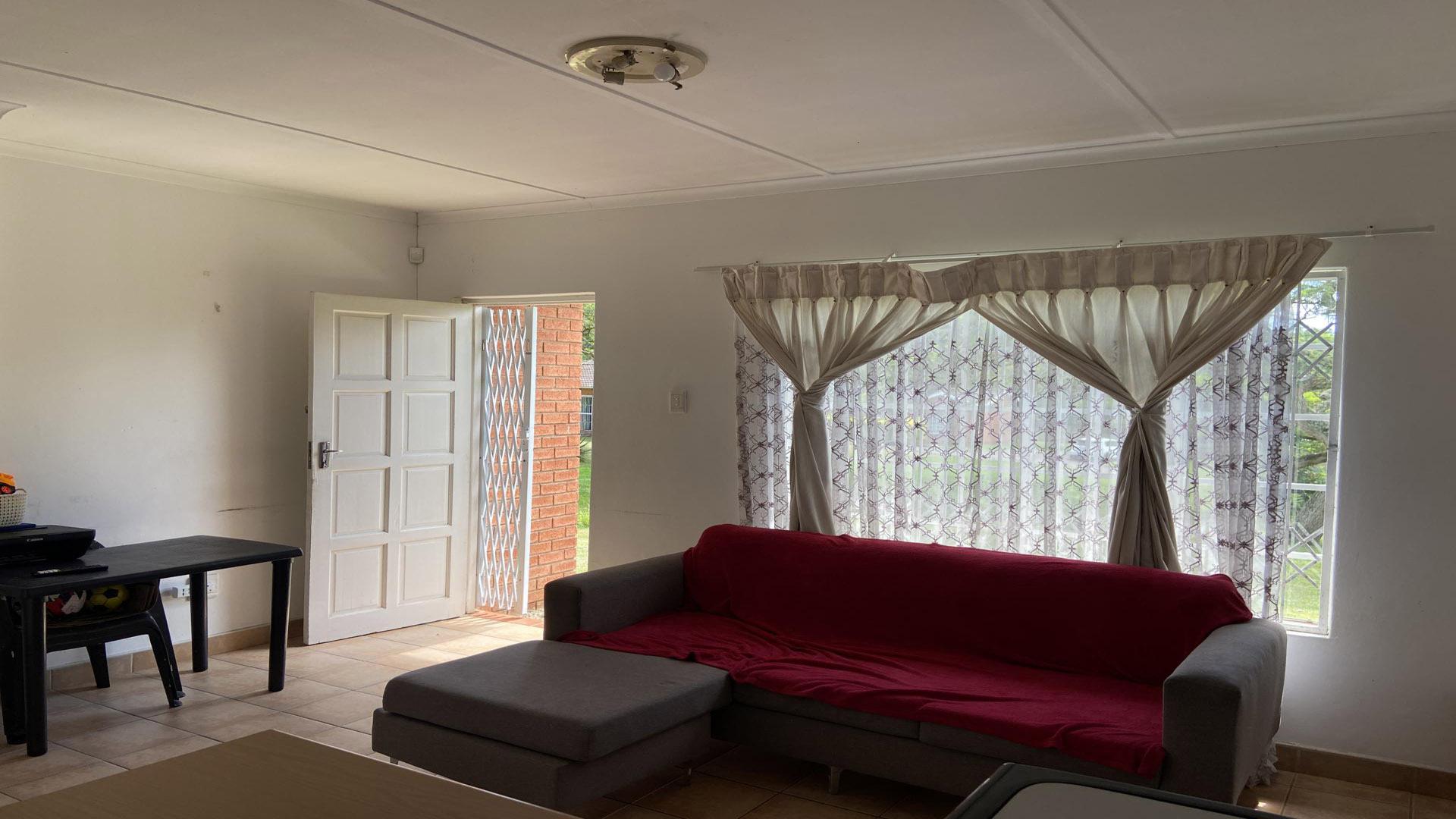 Lounges of property in Pietermaritzburg (KZN)