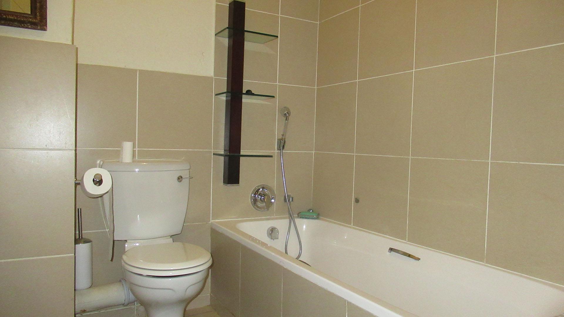Bathroom 1 - 6 square meters of property in Zandspruit