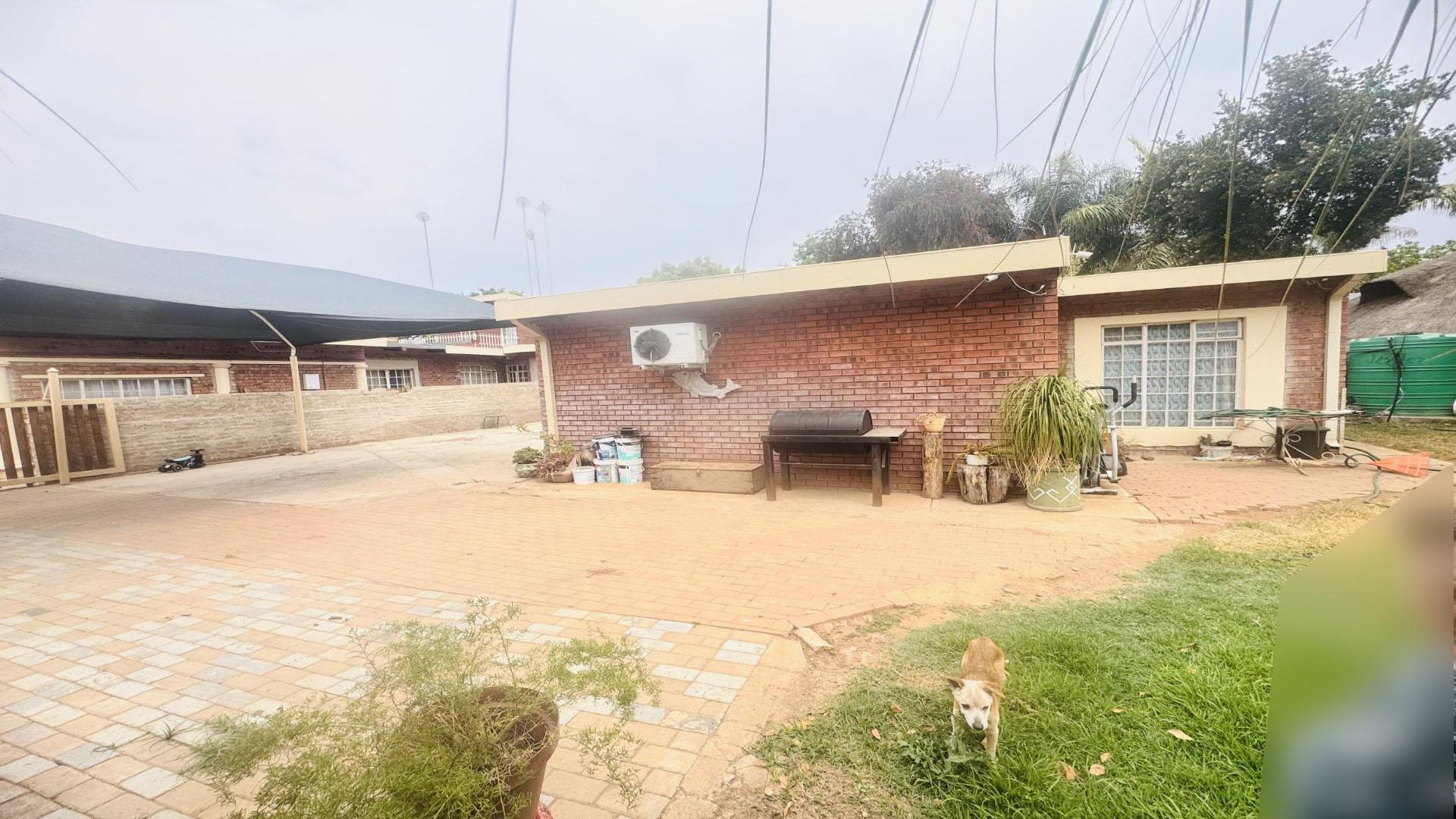 Backyard of property in Bendor