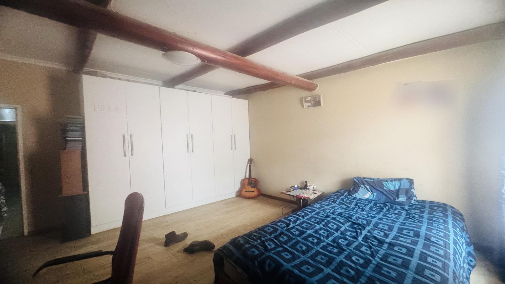 Bed Room 1 of property in Bendor