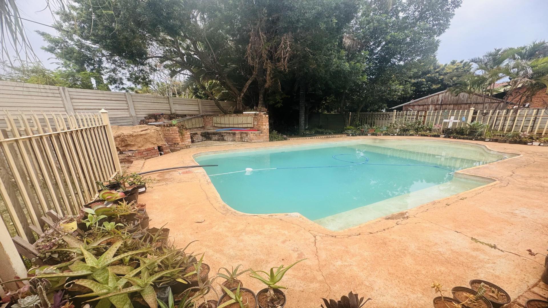 Swimming Pool of property in Bendor