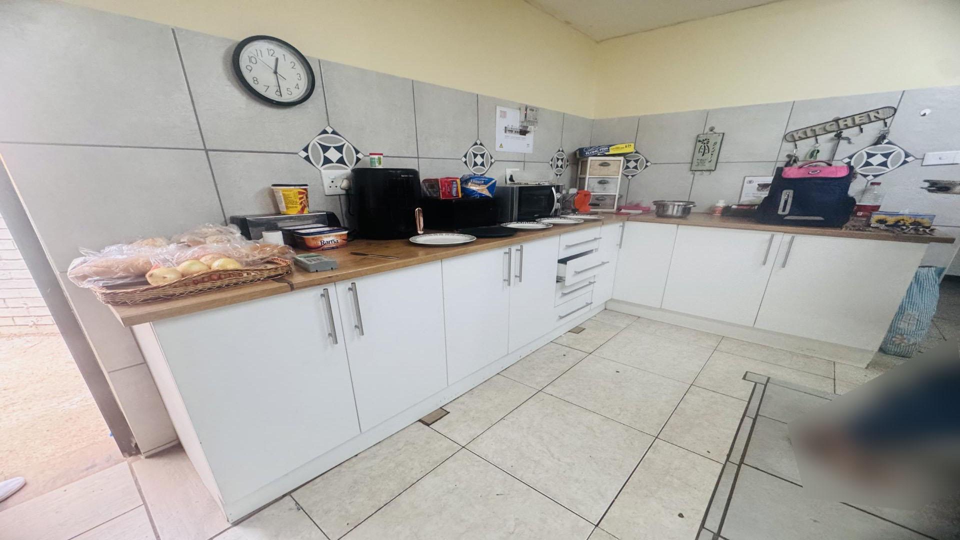Kitchen of property in Bendor