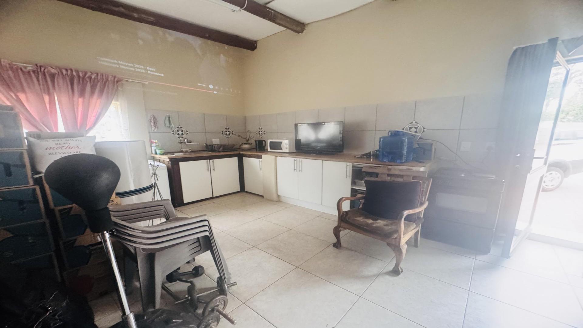 Kitchen of property in Bendor