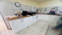 Kitchen of property in Bendor
