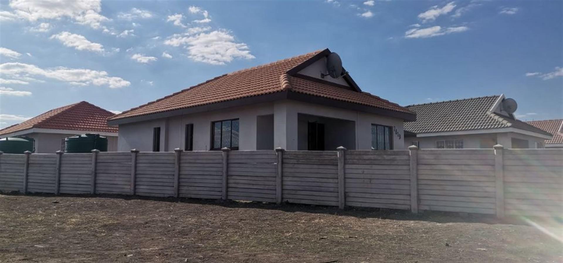 Front View of property in Freedom Park