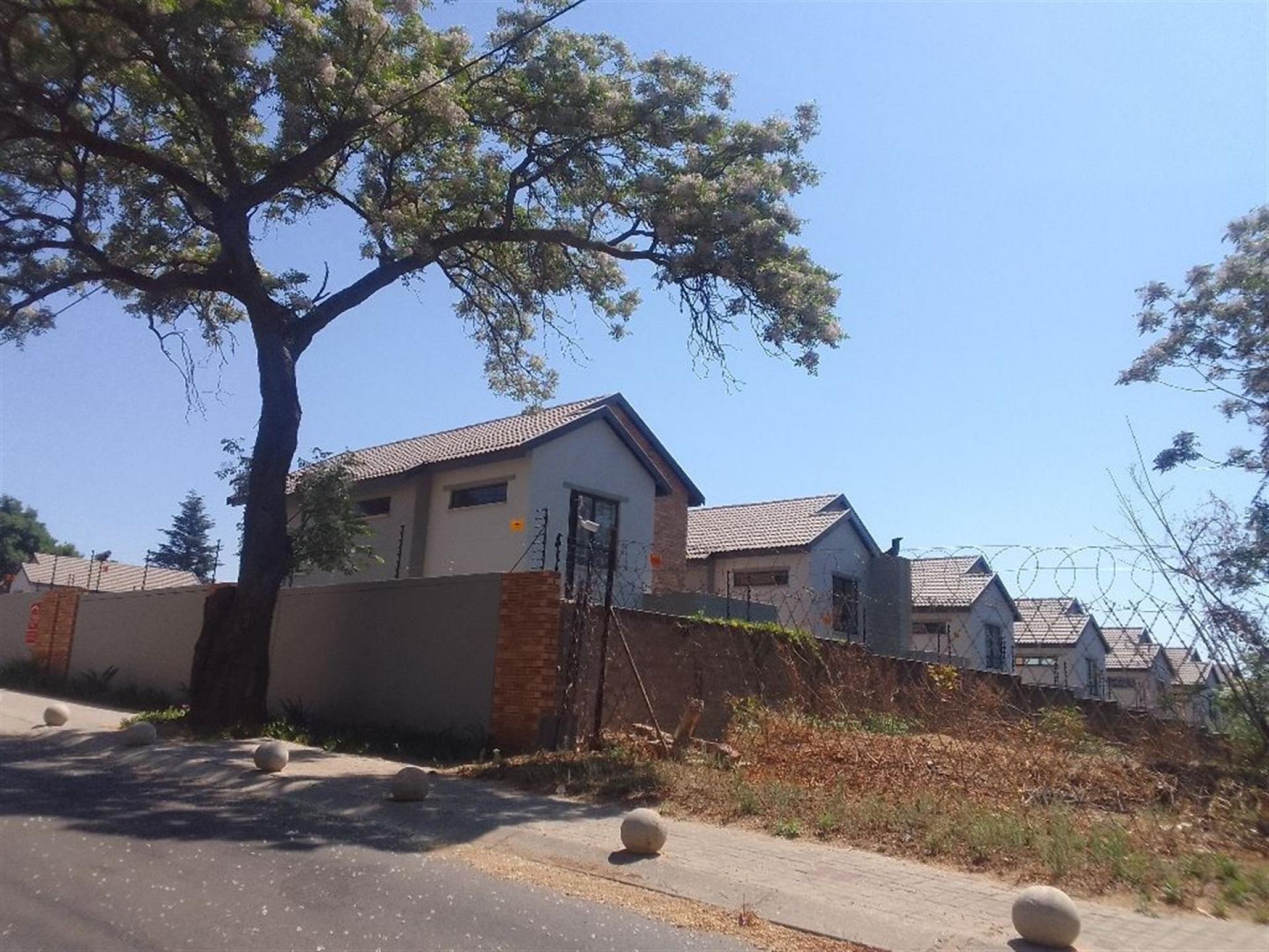 Front View of property in Broadacres
