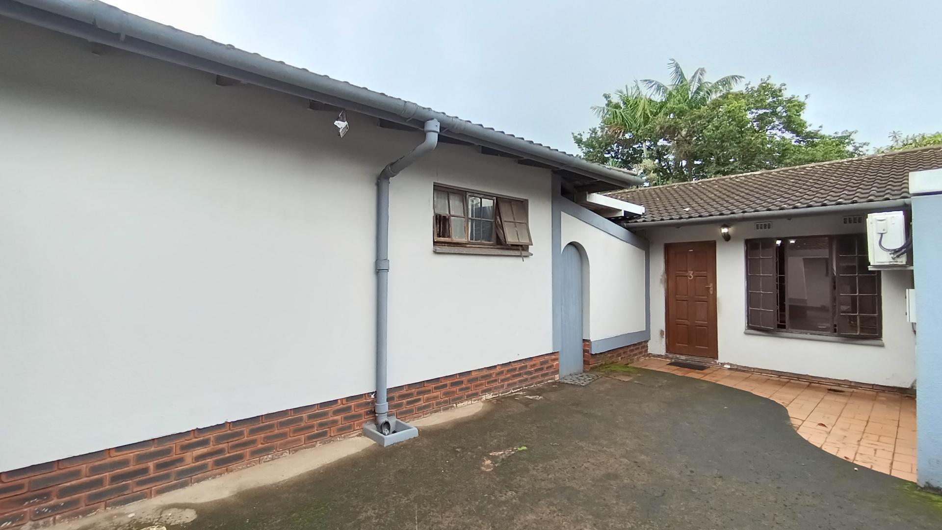 Front View of property in Amanzimtoti 