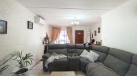 Lounges - 16 square meters of property in Amanzimtoti 