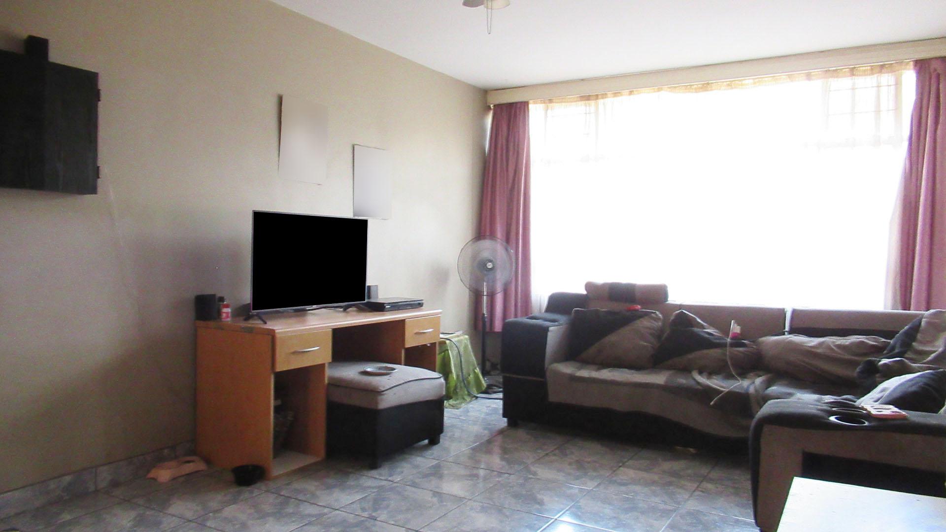 Lounges - 32 square meters of property in Dinwiddie