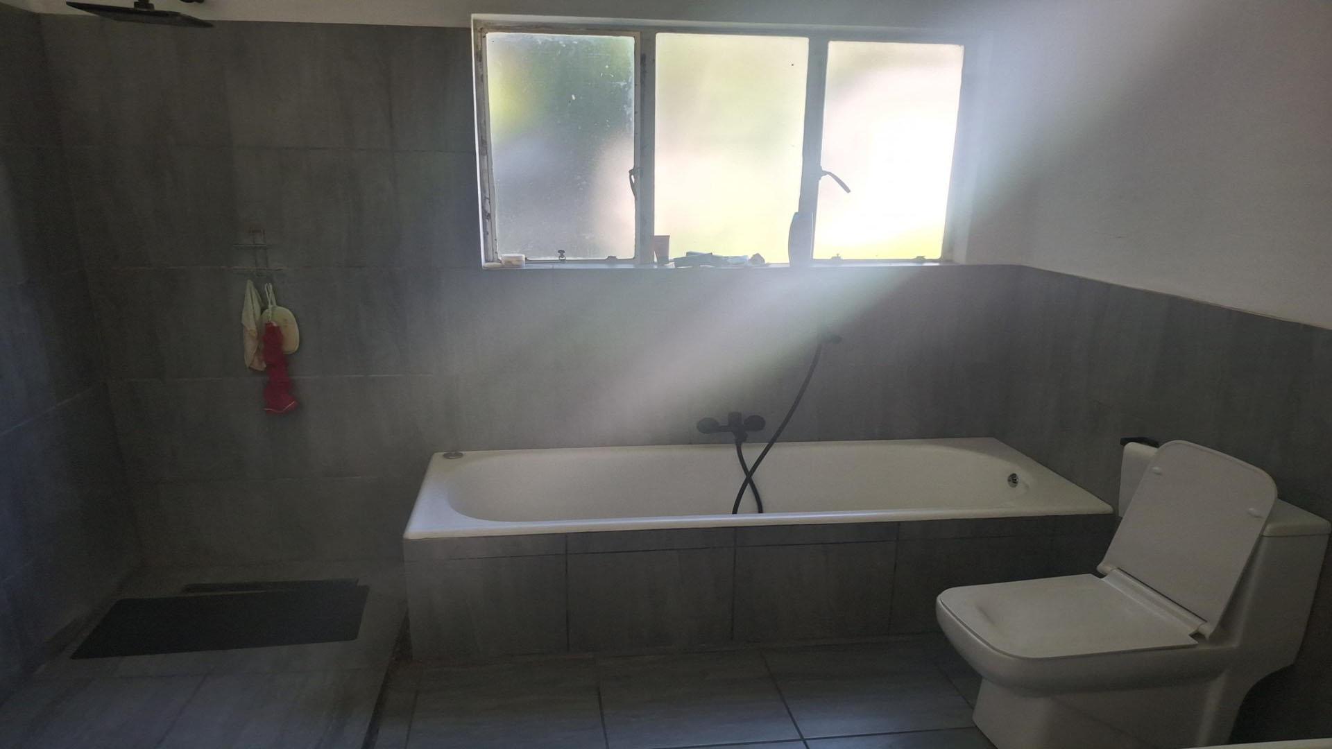 Bathroom 2 of property in Blairgowrie