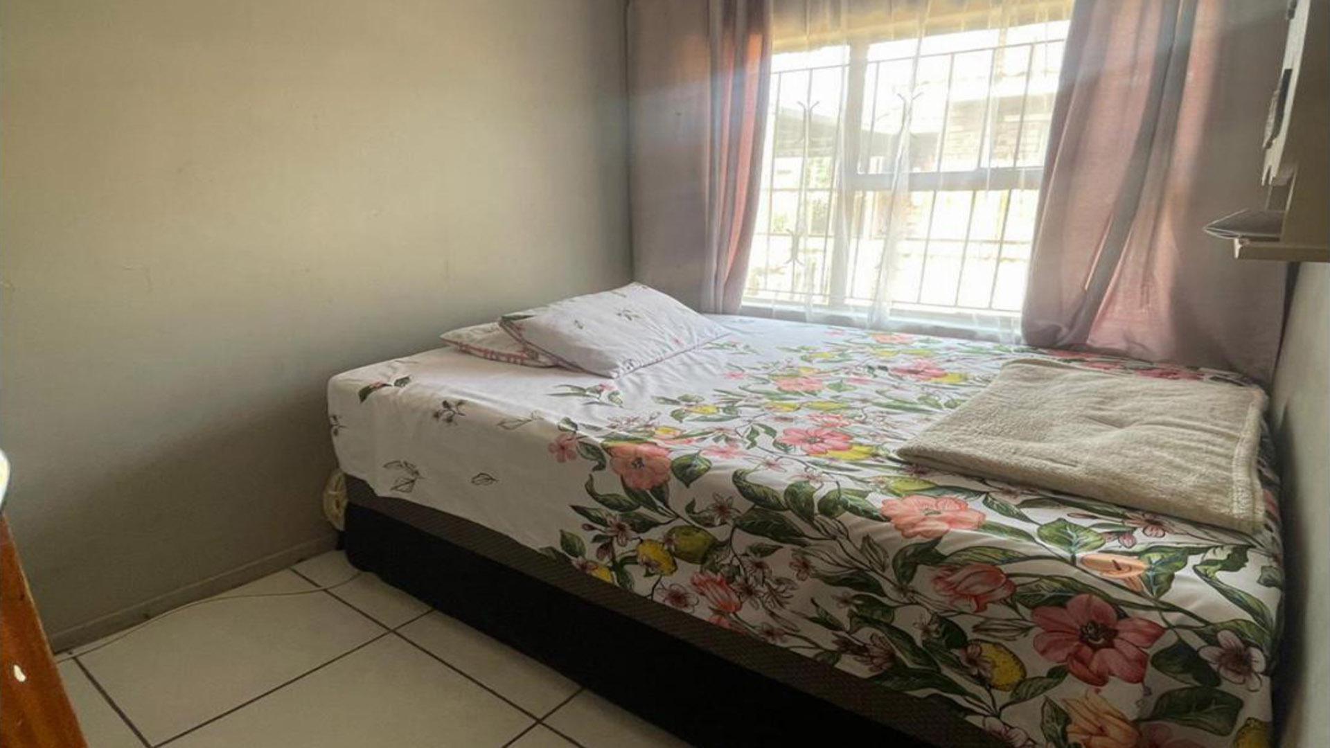 Bed Room 2 of property in Mmabatho