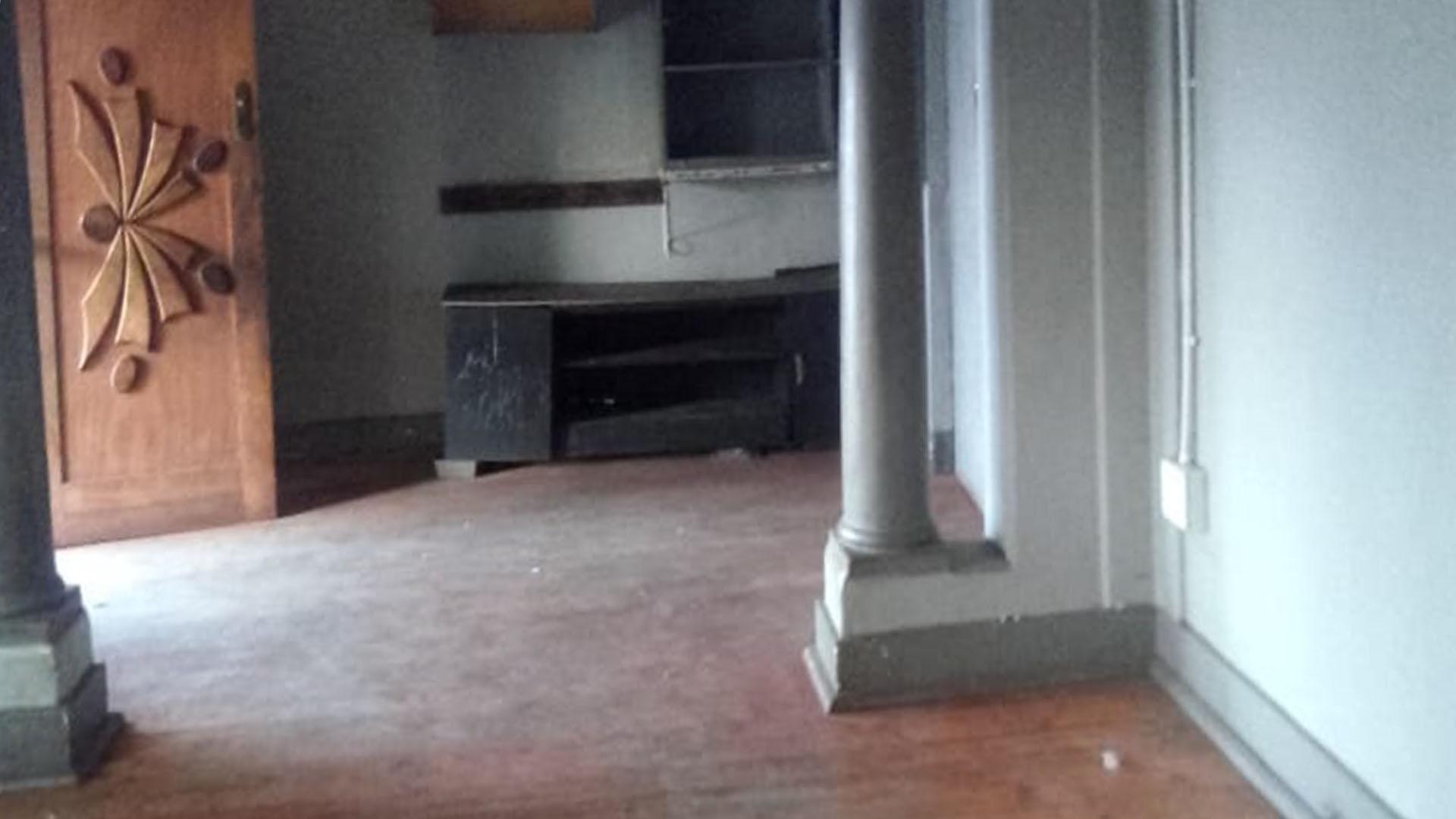 Lounges - 26 square meters of property in Krugersdorp