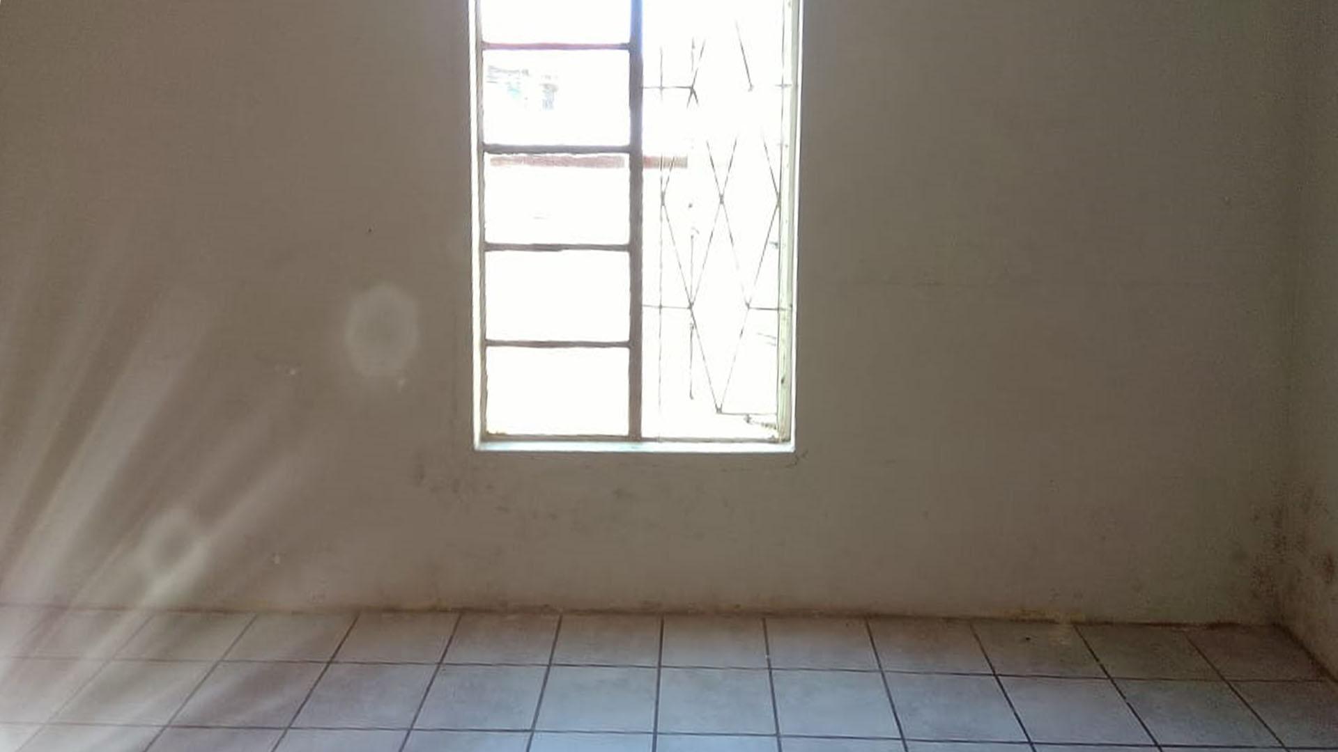 Bed Room 3 - 13 square meters of property in Krugersdorp