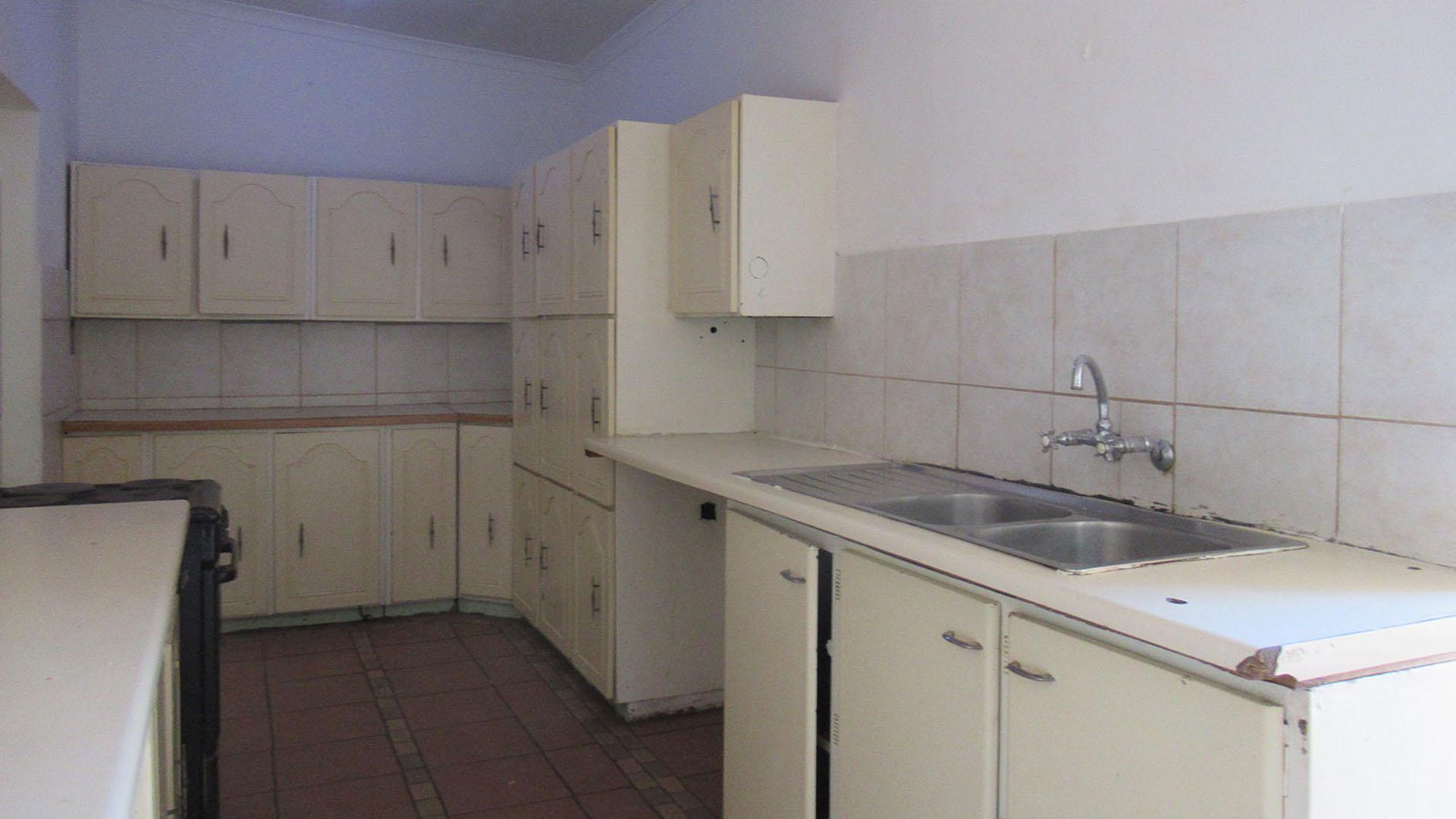 Kitchen - 12 square meters of property in Krugersdorp
