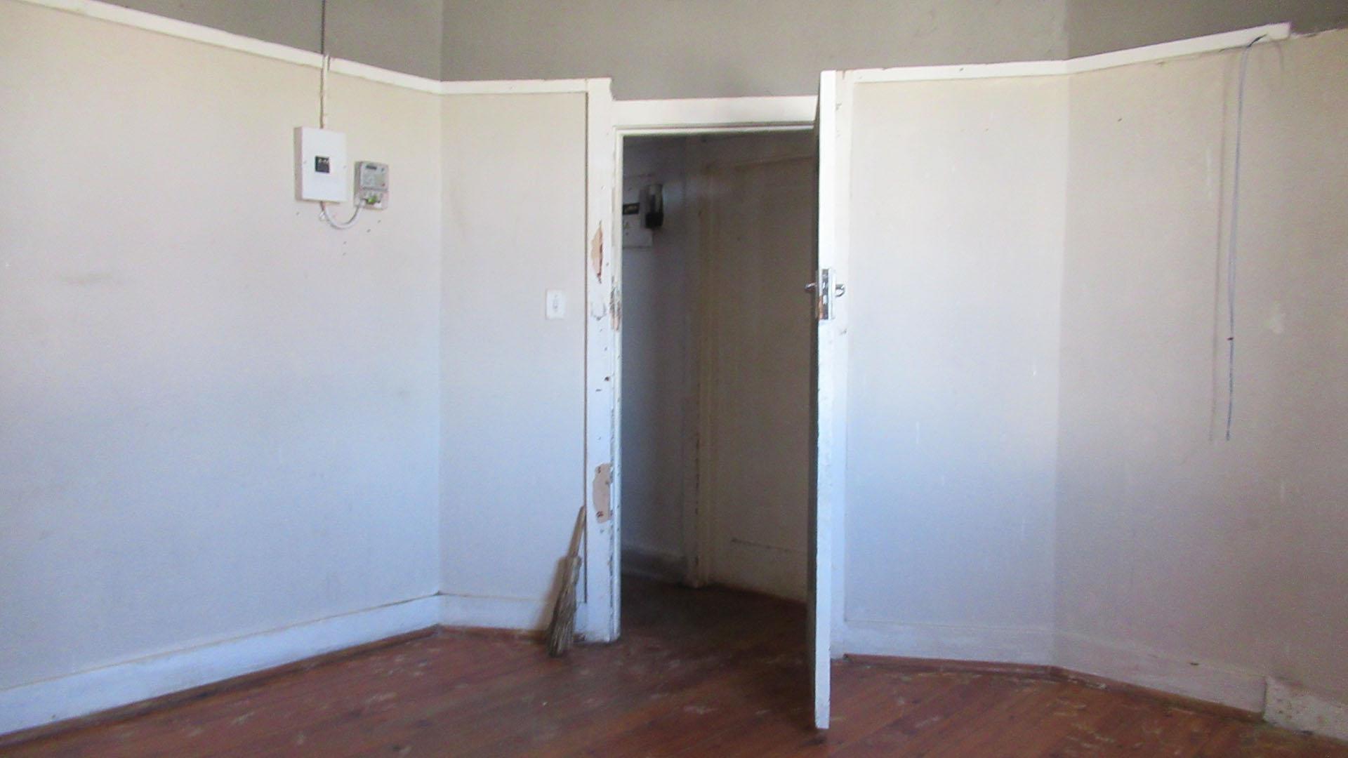 Bed Room 2 - 16 square meters of property in Krugersdorp