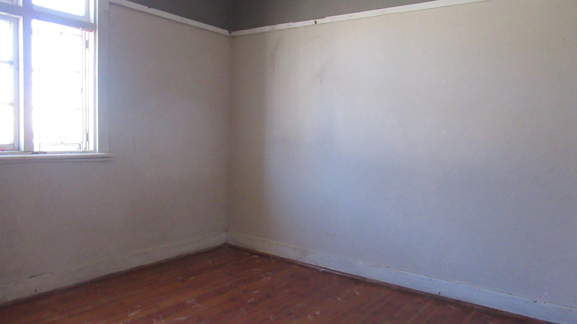 Bed Room 2 - 16 square meters of property in Krugersdorp