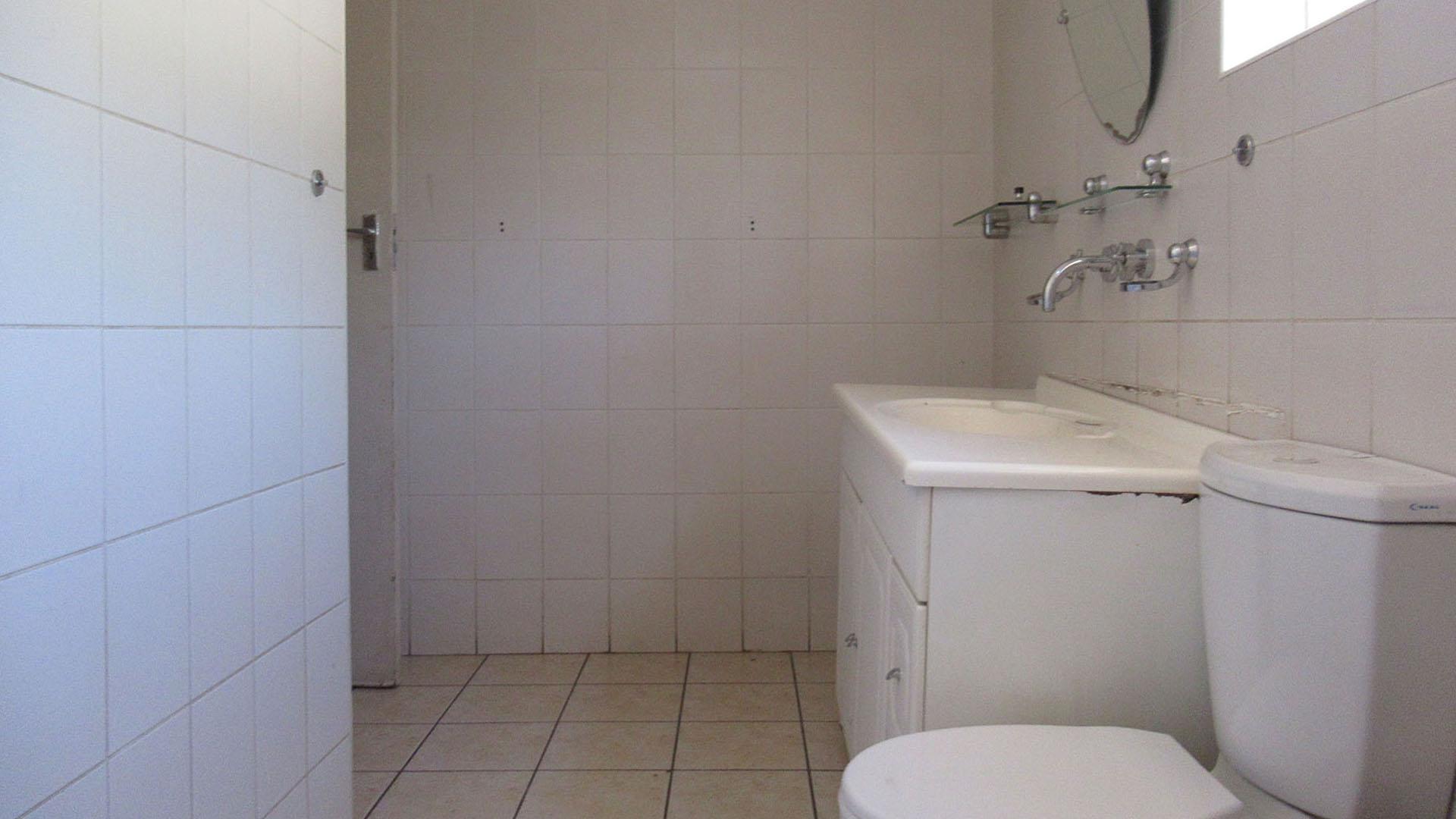 Bathroom 1 - 8 square meters of property in Krugersdorp
