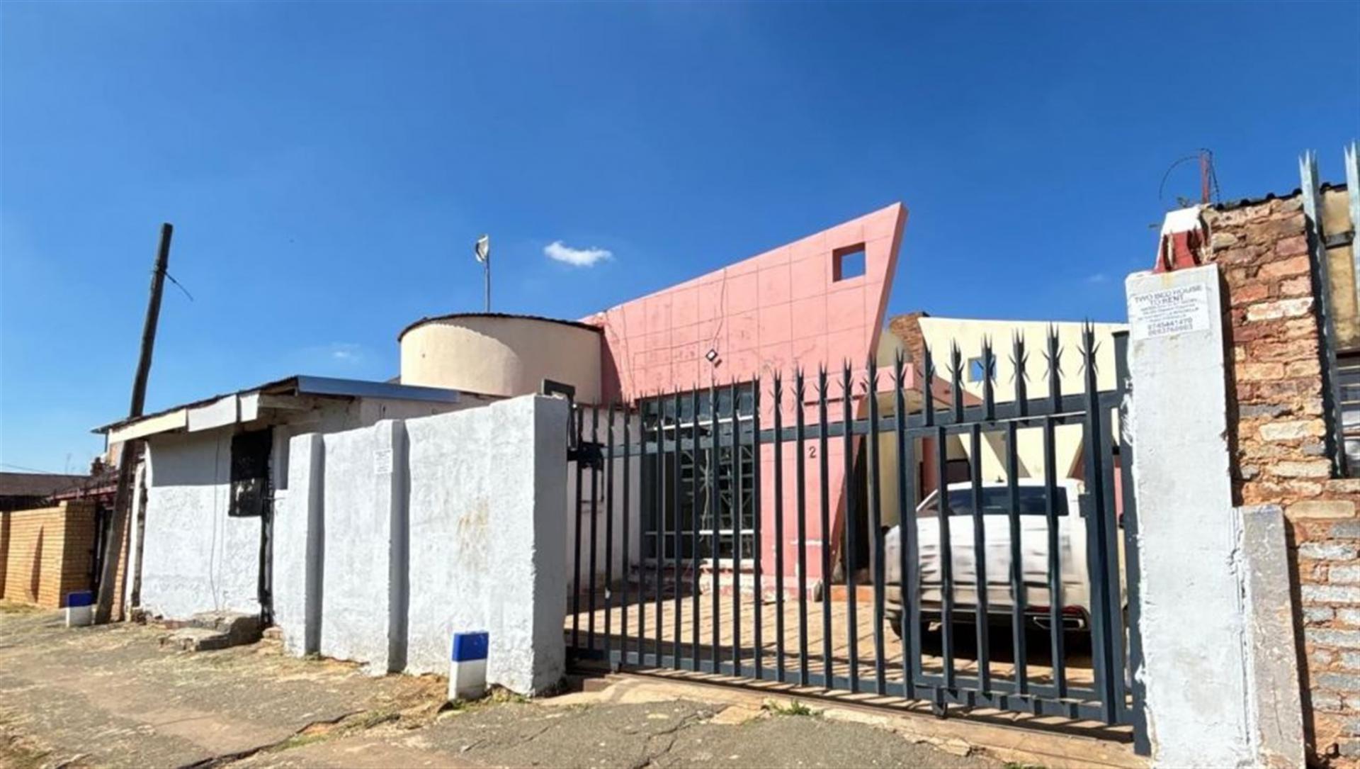 Front View of property in La Rochelle - JHB