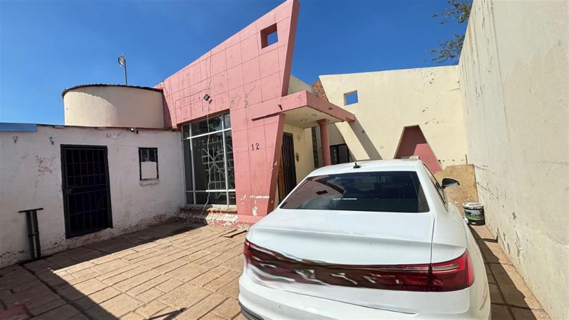 Front View of property in La Rochelle - JHB