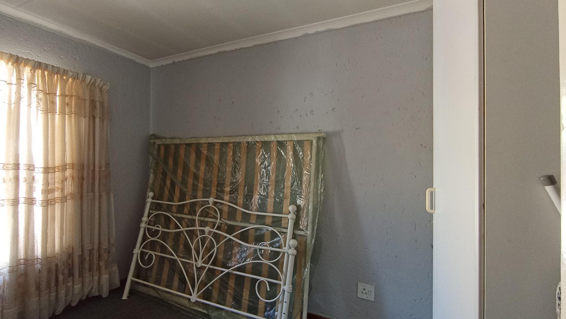 Bed Room 2 - 10 square meters of property in Ferndale - JHB