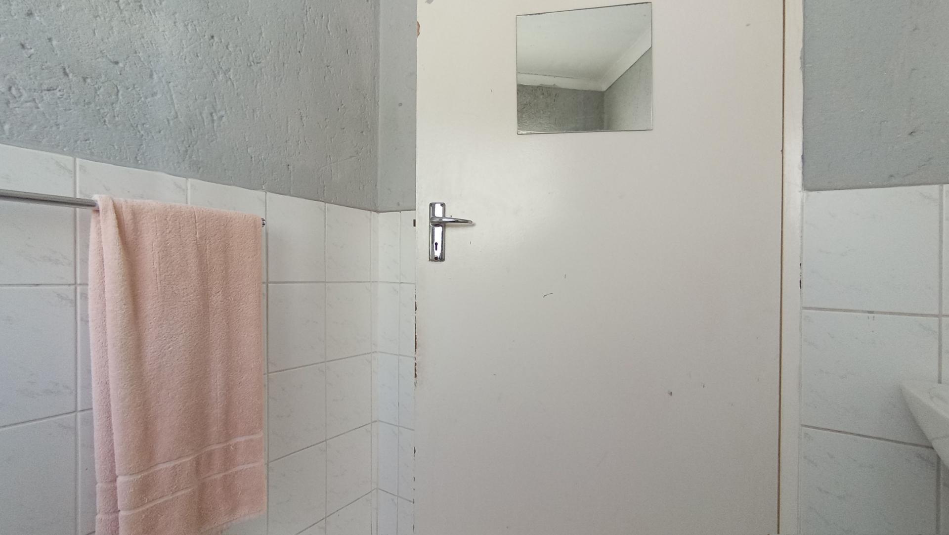 Bathroom 1 - 5 square meters of property in Ferndale - JHB