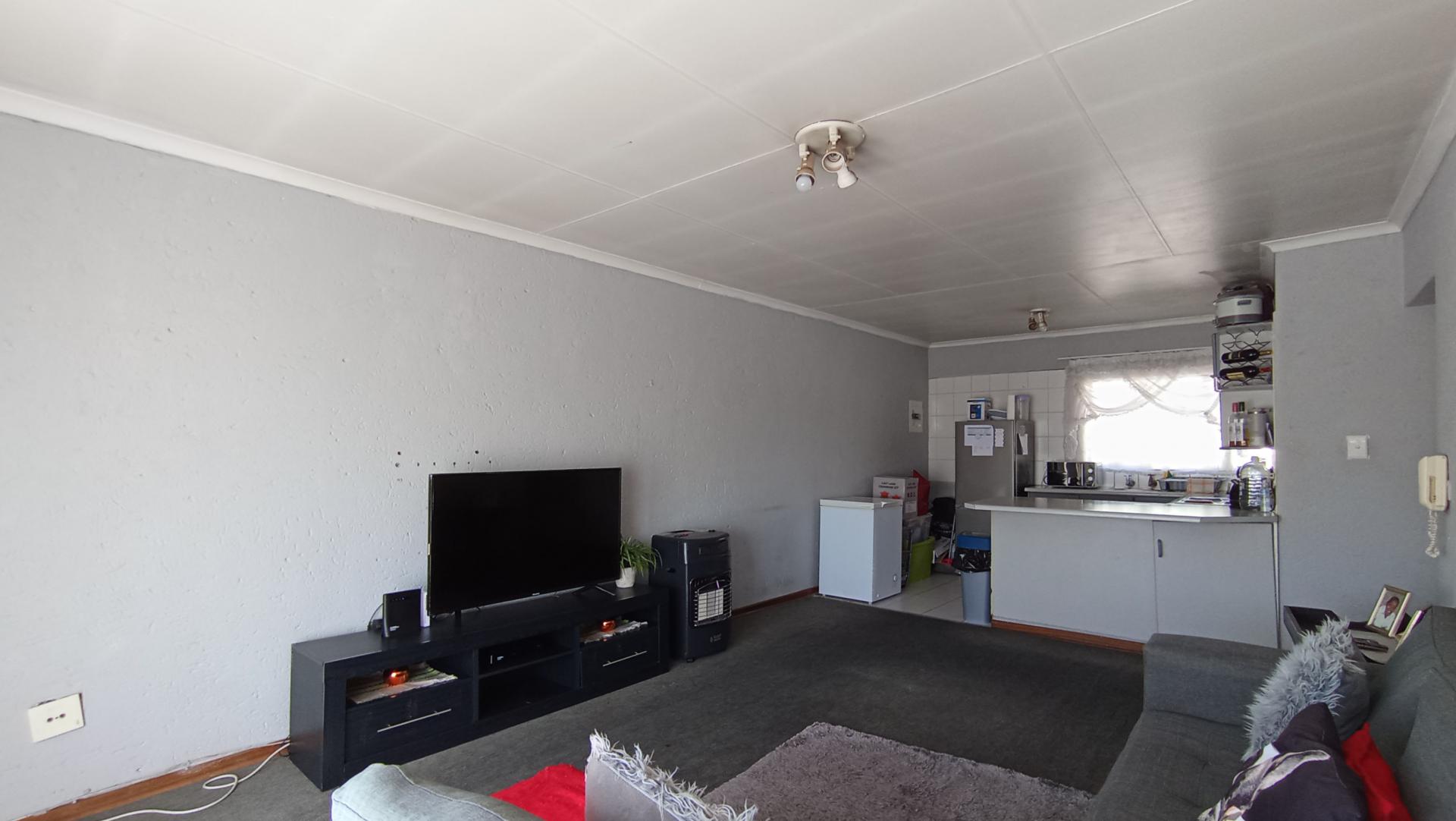 Lounges - 23 square meters of property in Ferndale - JHB