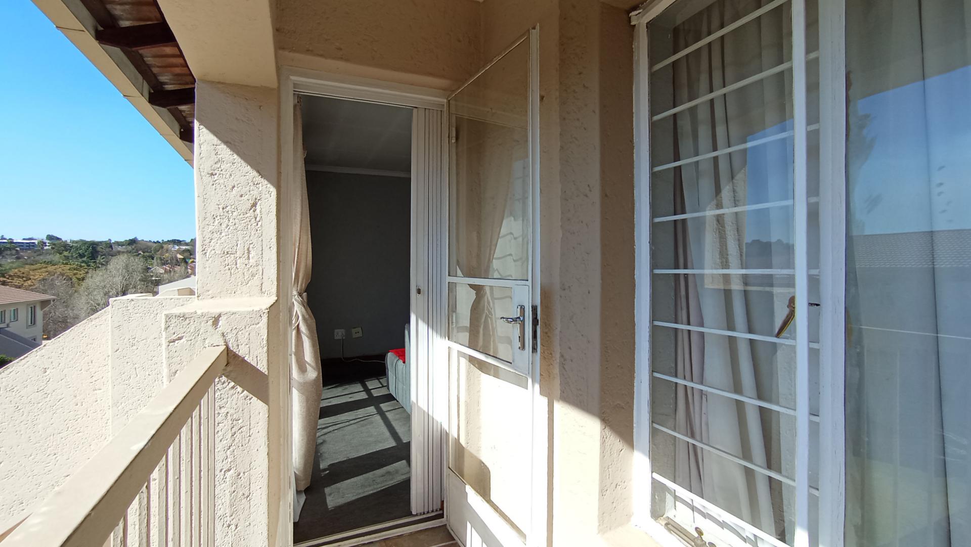 Balcony - 6 square meters of property in Ferndale - JHB