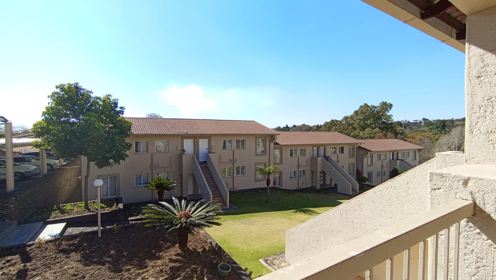 Balcony - 6 square meters of property in Ferndale - JHB