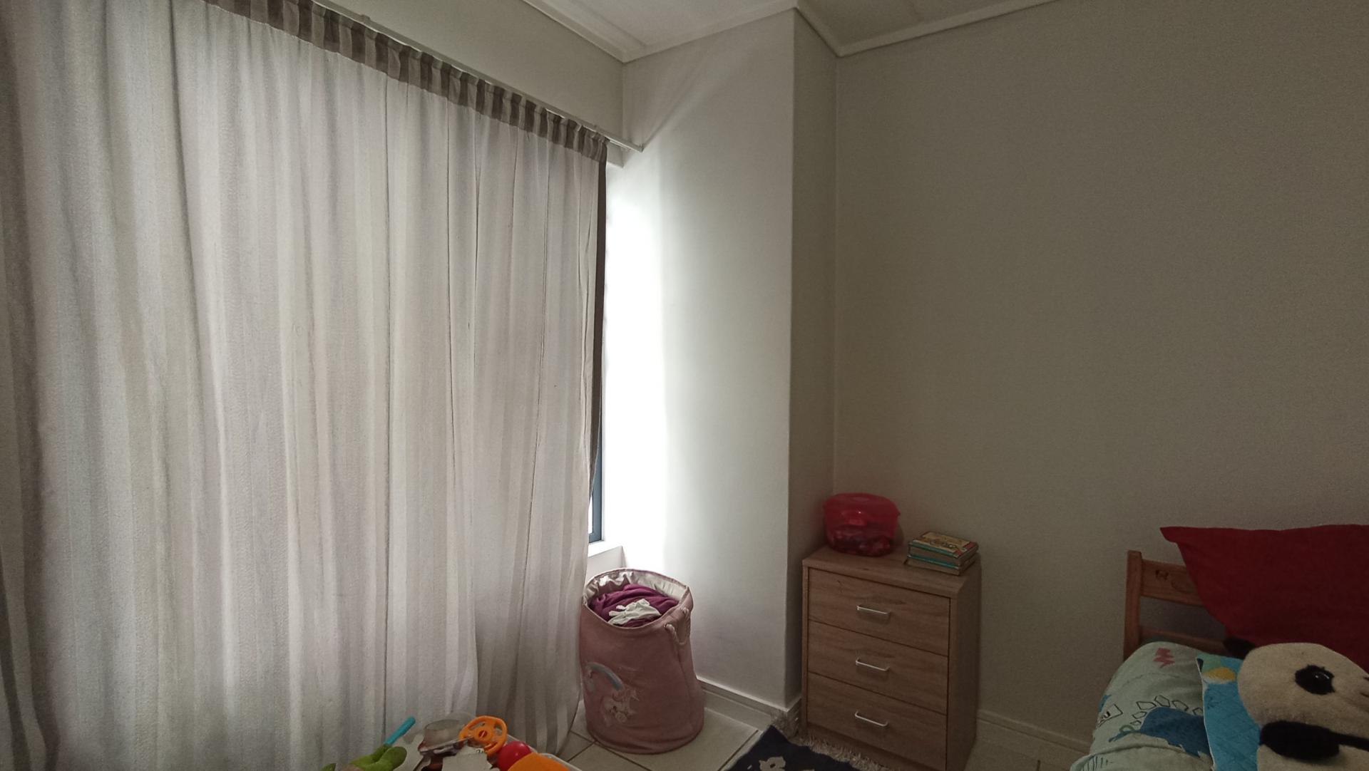 Bed Room 1 - 9 square meters of property in Linbro Park A.H.