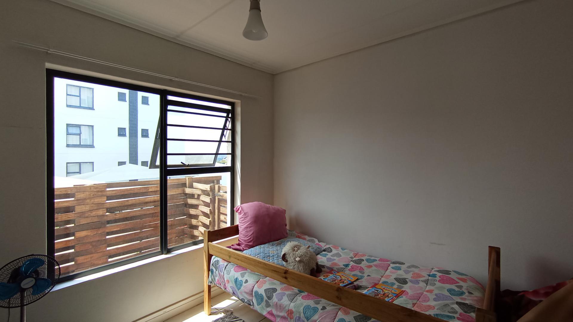 Bed Room 2 - 10 square meters of property in Linbro Park A.H.