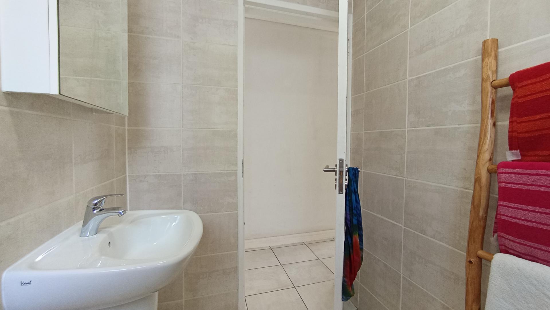 Bathroom 1 - 5 square meters of property in Linbro Park A.H.