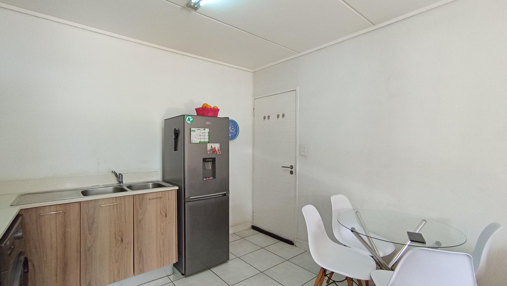 Kitchen - 9 square meters of property in Linbro Park A.H.