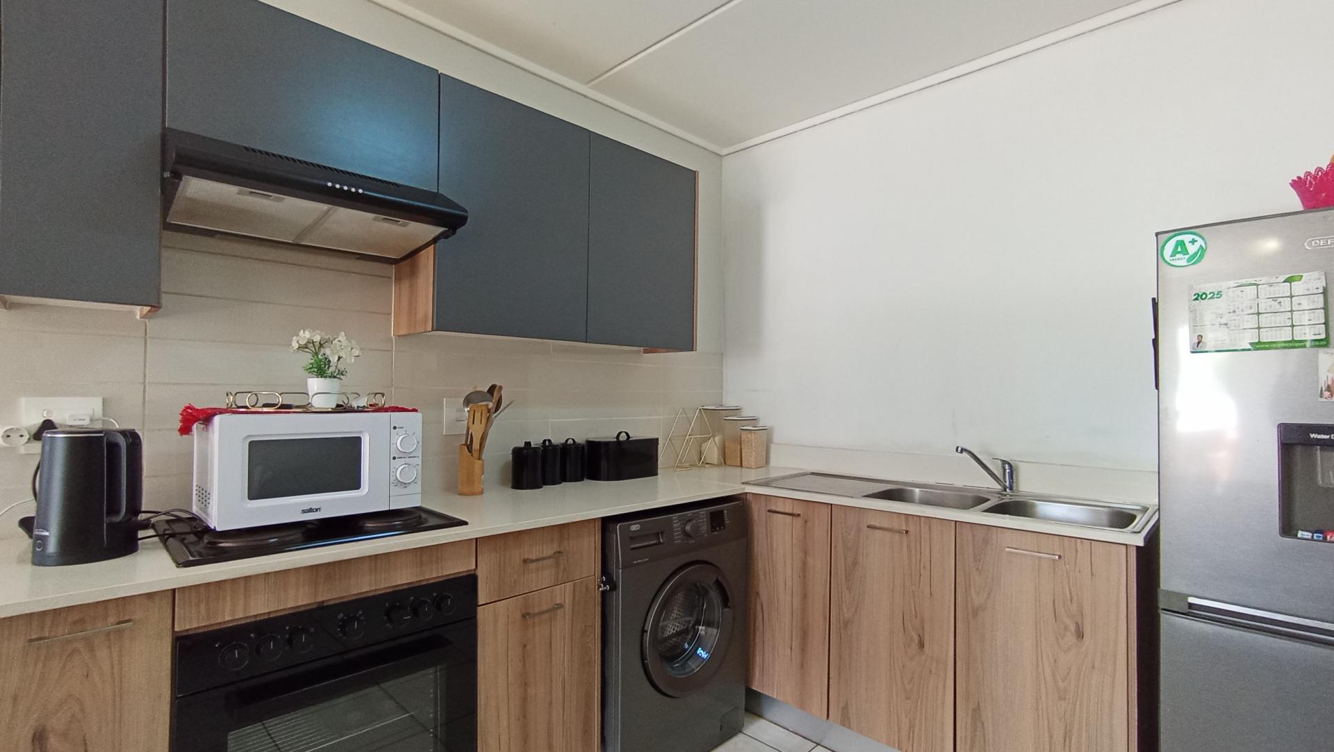 Kitchen - 9 square meters of property in Linbro Park A.H.